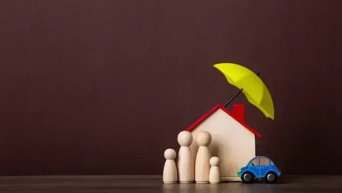 Страховка при аренде жилья: кто и за что отвечает