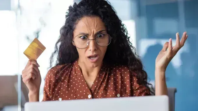 Что делать, если страховая продала вас вместе с кредитом: советы для тех, кому уже звонят коллекторы